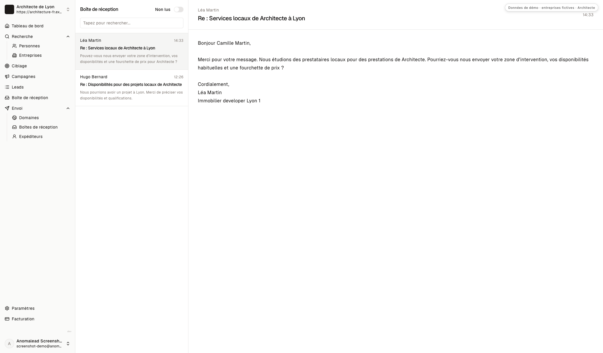 Boîte de réception avec deux réponses fictives d’équipes de développement.