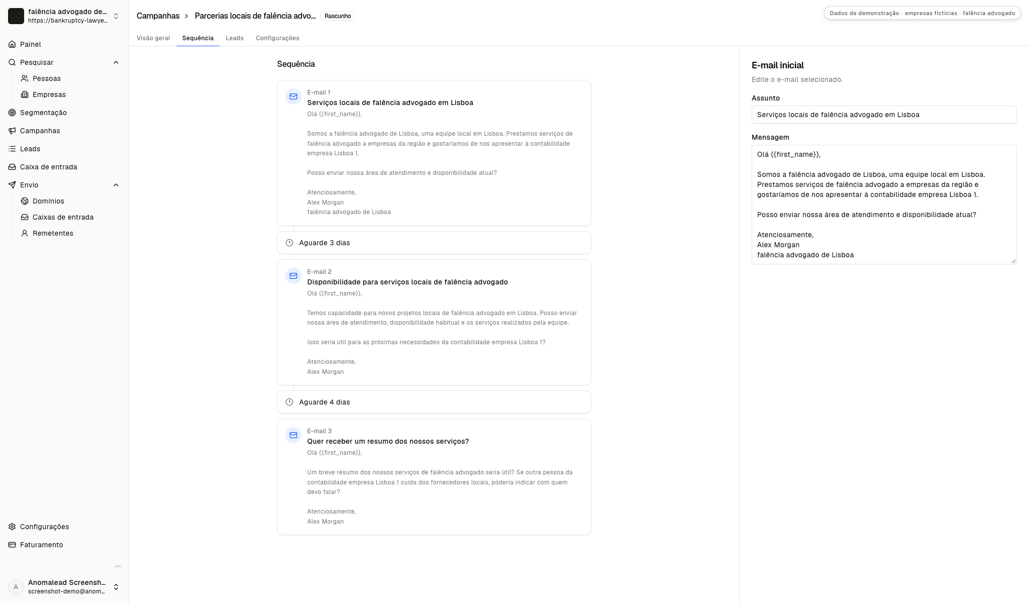 Editor de demonstração com três e-mails, dois intervalos e a primeira mensagem aberta.