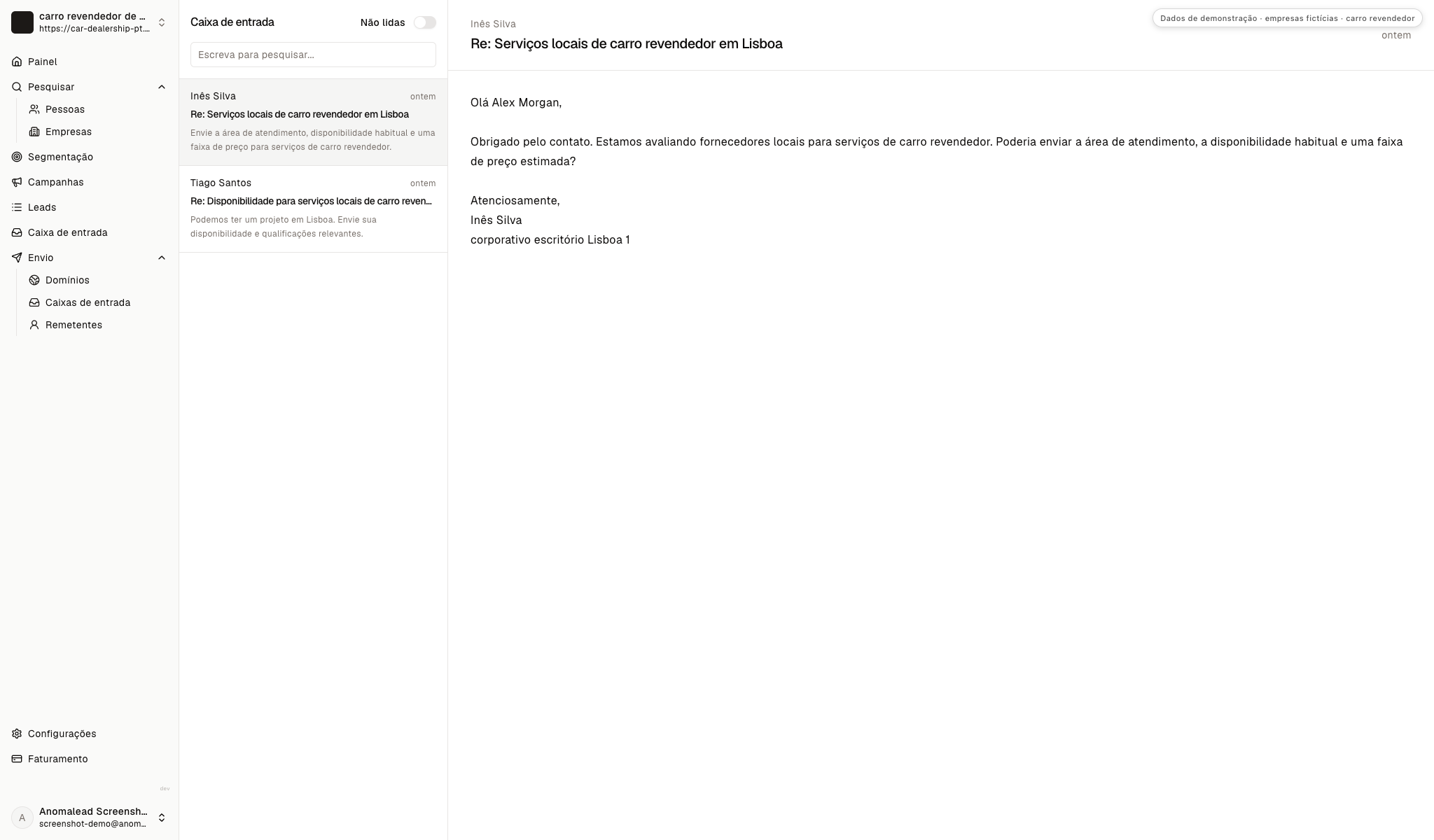 Caixa de entrada de demonstração com mensagens fictícias de Inês Silva e Tiago Santos, uma aberta.