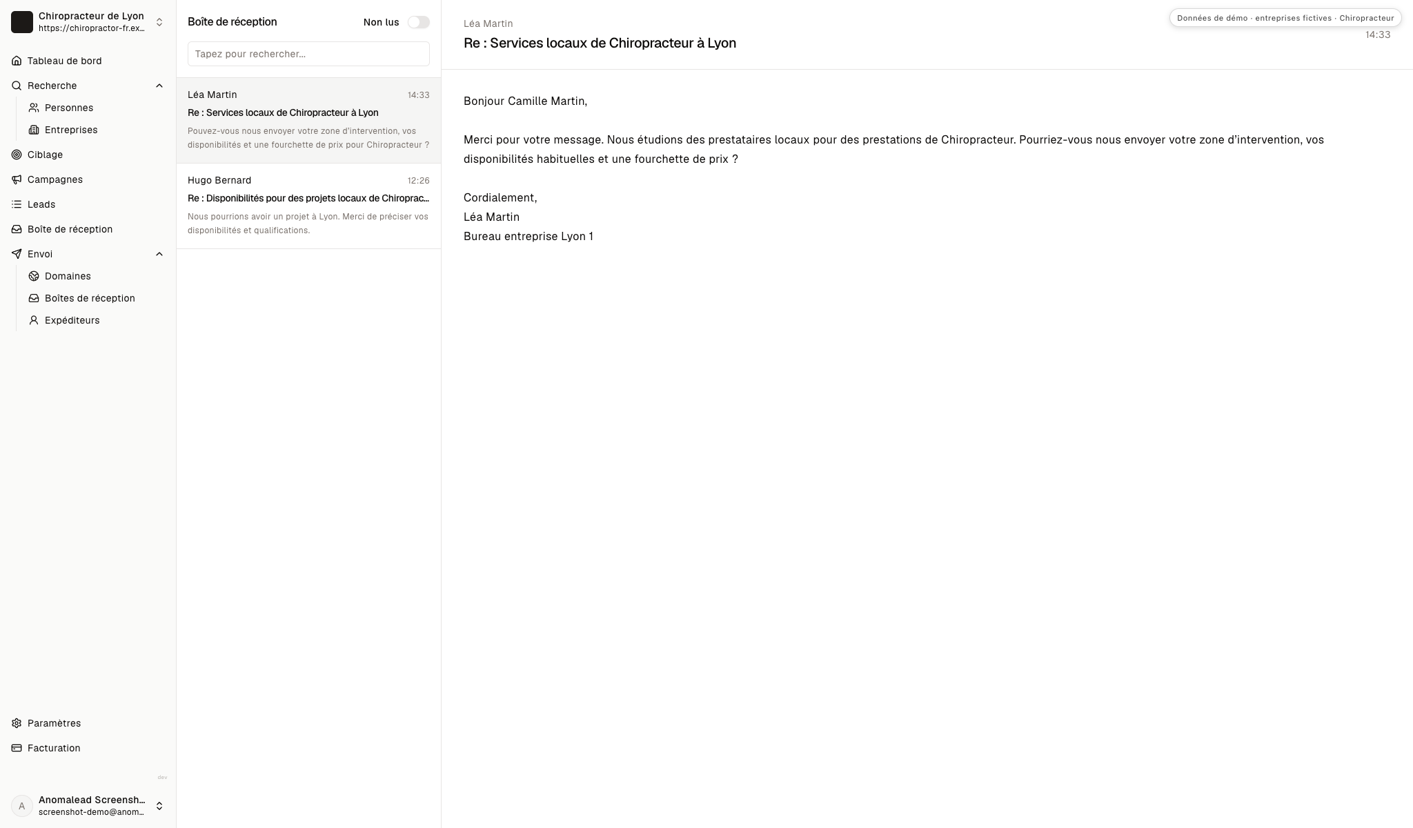 Boîte de réception contenant deux réponses fictives de Léa Martin et Hugo Bernard; un message ouvert demande des renseignements sur la clinique.