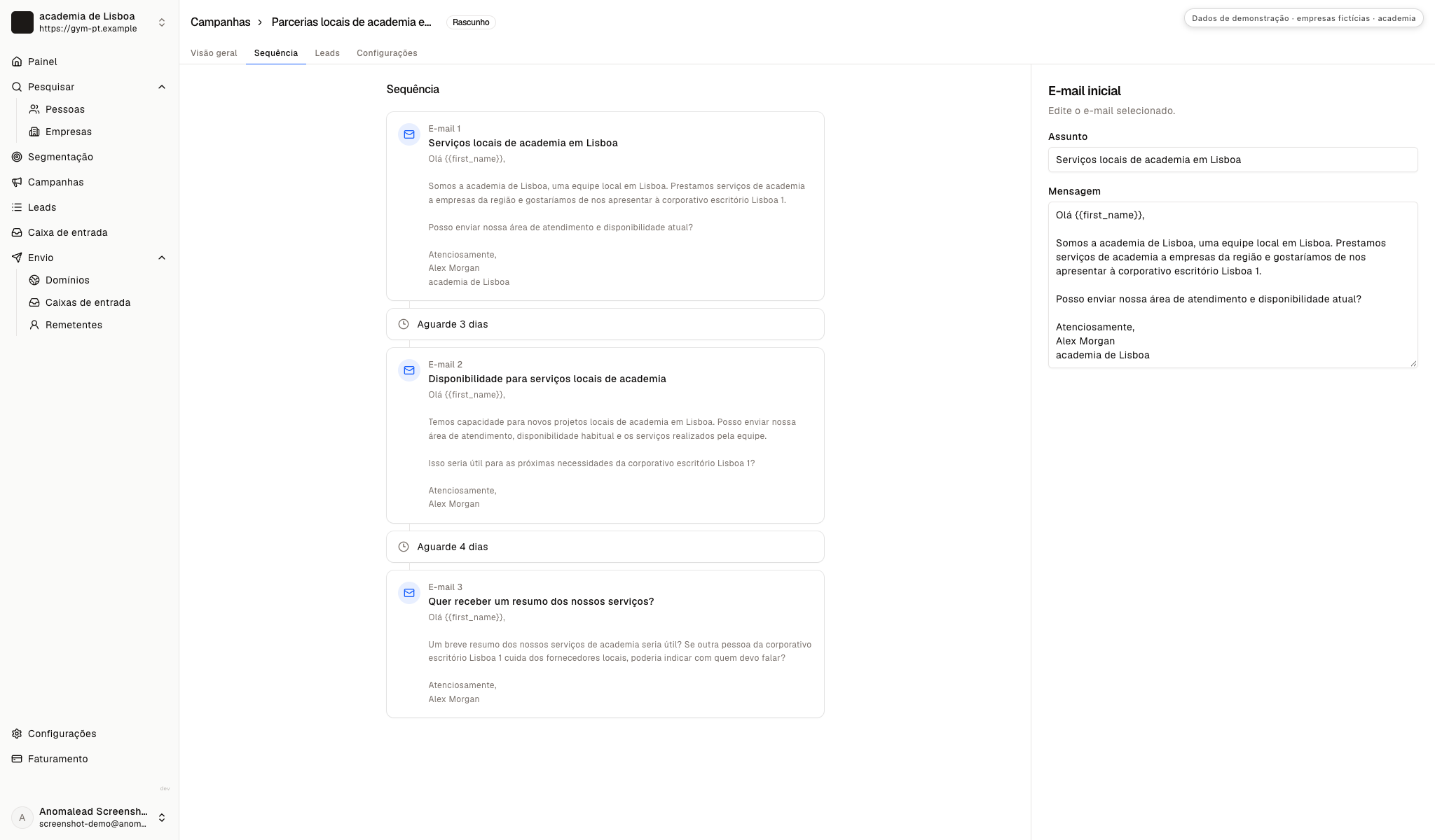 A revisão mostra três rascunhos de email com esperas de três e quatro dias entre mensagens.