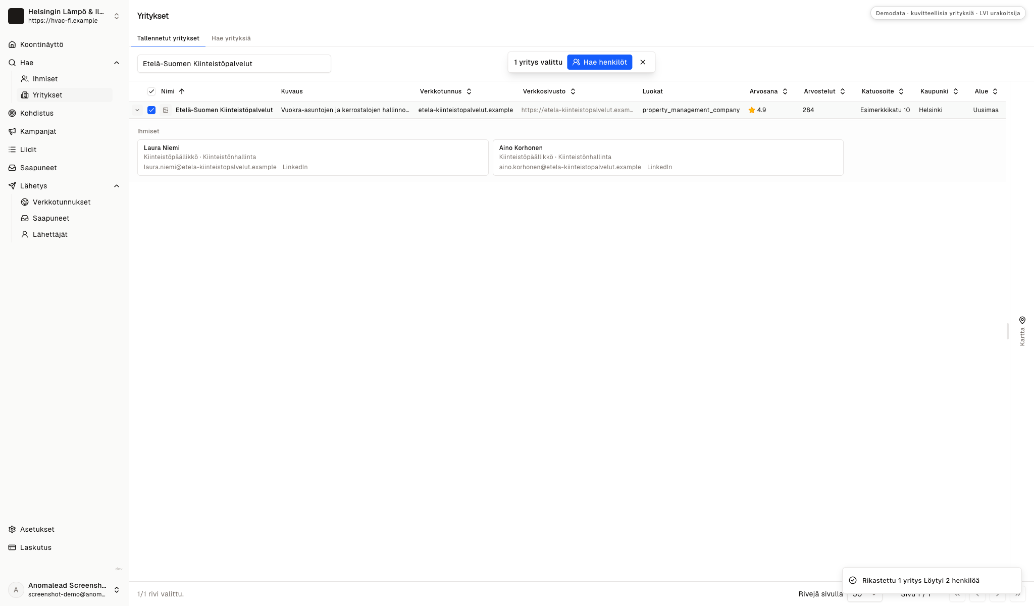 Kuvitteellisen Etelä-Suomen Kiinteistöpalvelut -yrityksen rikastettu rivi, jossa näkyy kaksi kiinteistöpäällikköä työsähköposteineen ja LinkedIn-linkkeineen.