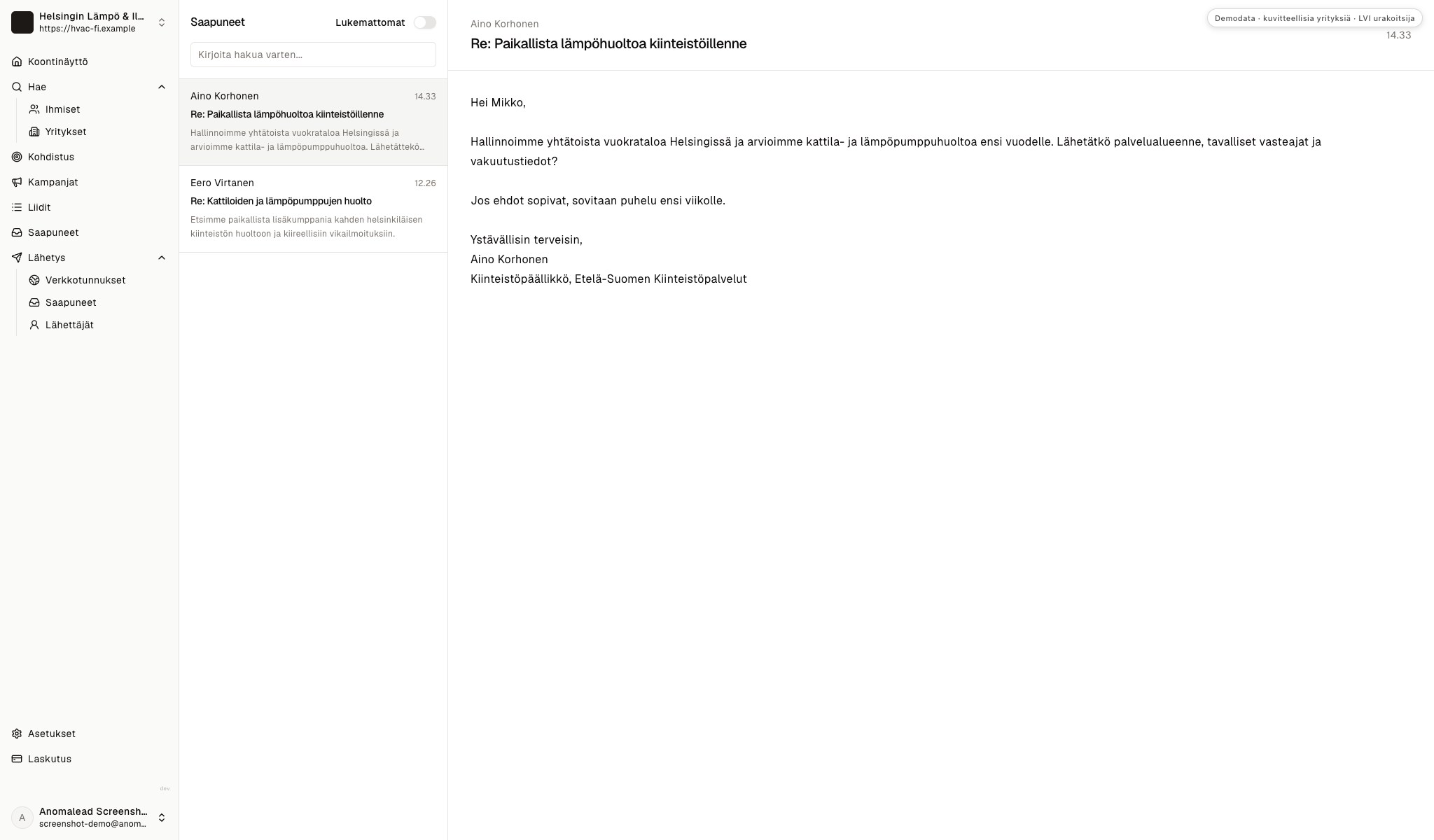 Saapuneet-näkymä, jossa on kaksi kuvitteellista vastausta LVI-alan yhteyshenkilöiltä, ja auki oleva viesti kysyy palvelualuetta, vasteaikoja ja vakuutustietoja.