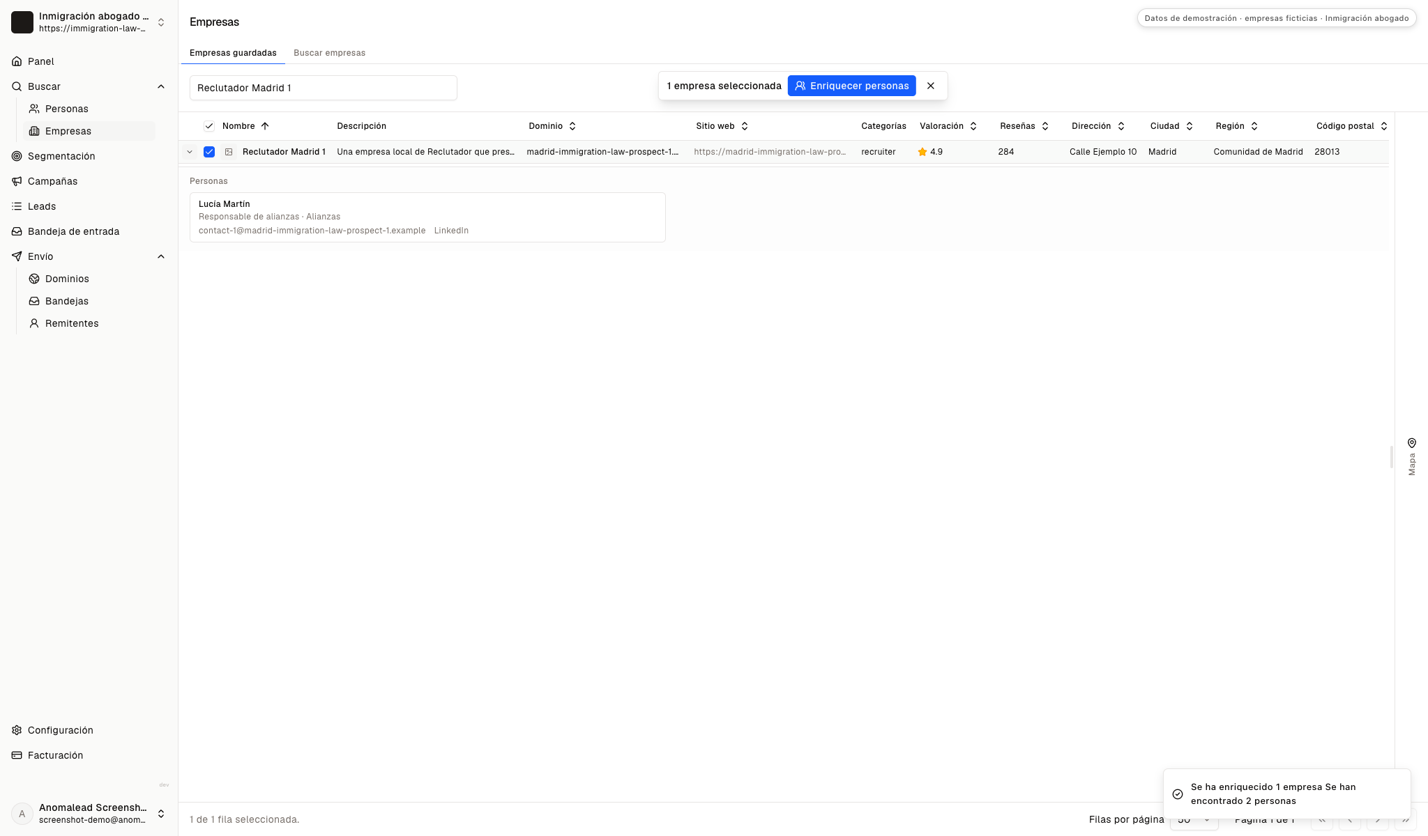 Contactos enriquecidos de consultoras ficticias; Lucía Martín y Diego García figuran como responsables de alianzas con datos profesionales.
