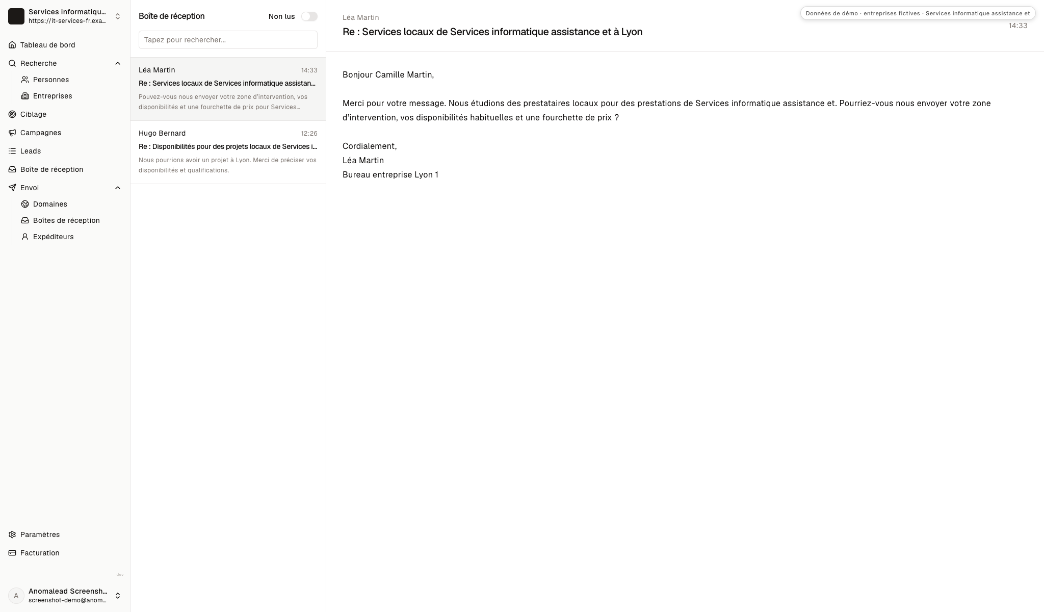 Une réponse fictive demande la zone de service, les disponibilités et une première estimation de prix.