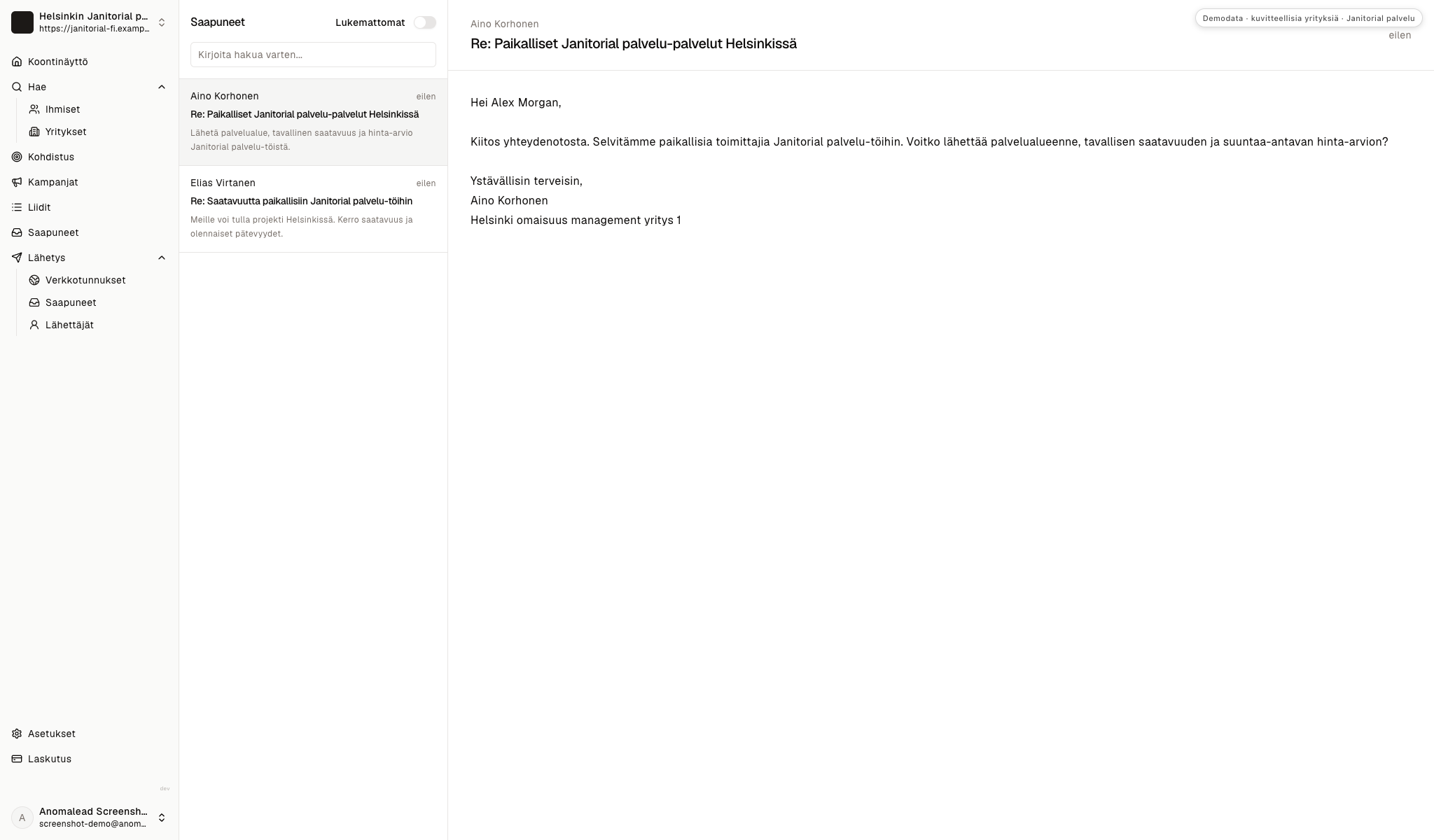 Postilaatikossa näkyy kaksi kuvitteellista siivouspalvelun vastausta, joista avoin viesti kysyy palvelualuetta, saatavuutta ja hinta-arviota.