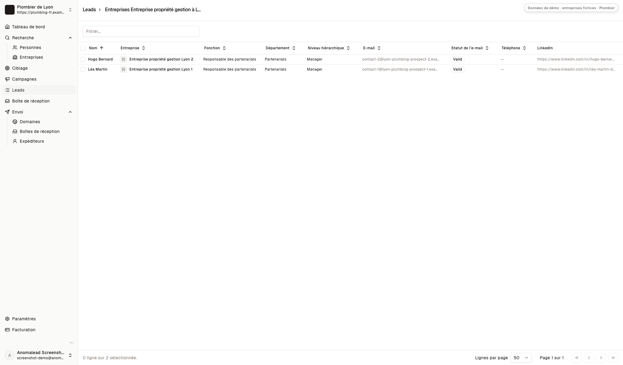 Liste de contacts affichant Léa Martin et Hugo Bernard dans deux agences fictives, avec le titre Partnerships Manager et un statut d’adresse valide.