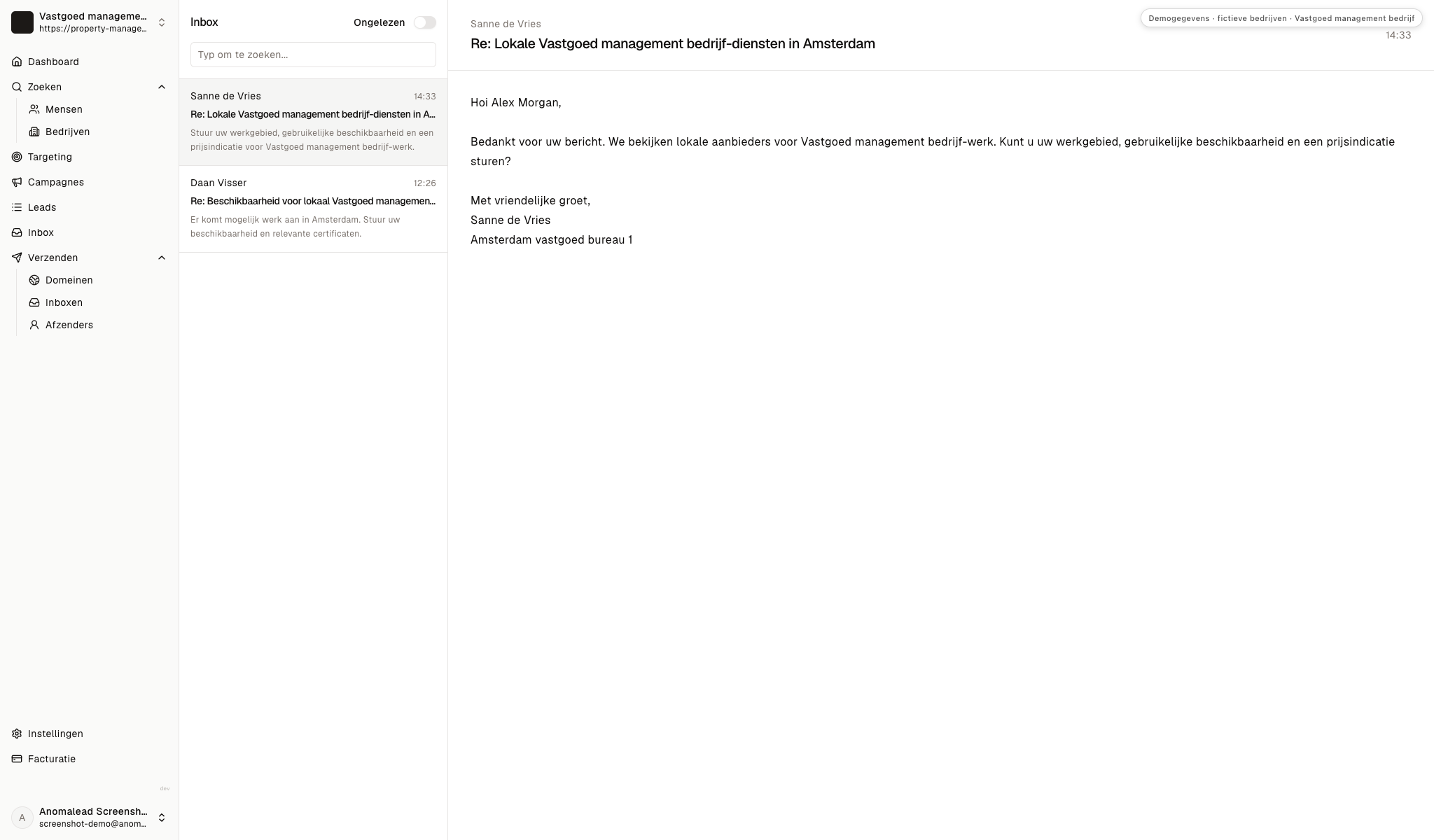 Inbox met twee fictieve antwoorden van Sanne de Vries en Daan Visser over gebied, beschikbaarheid en documenten.
