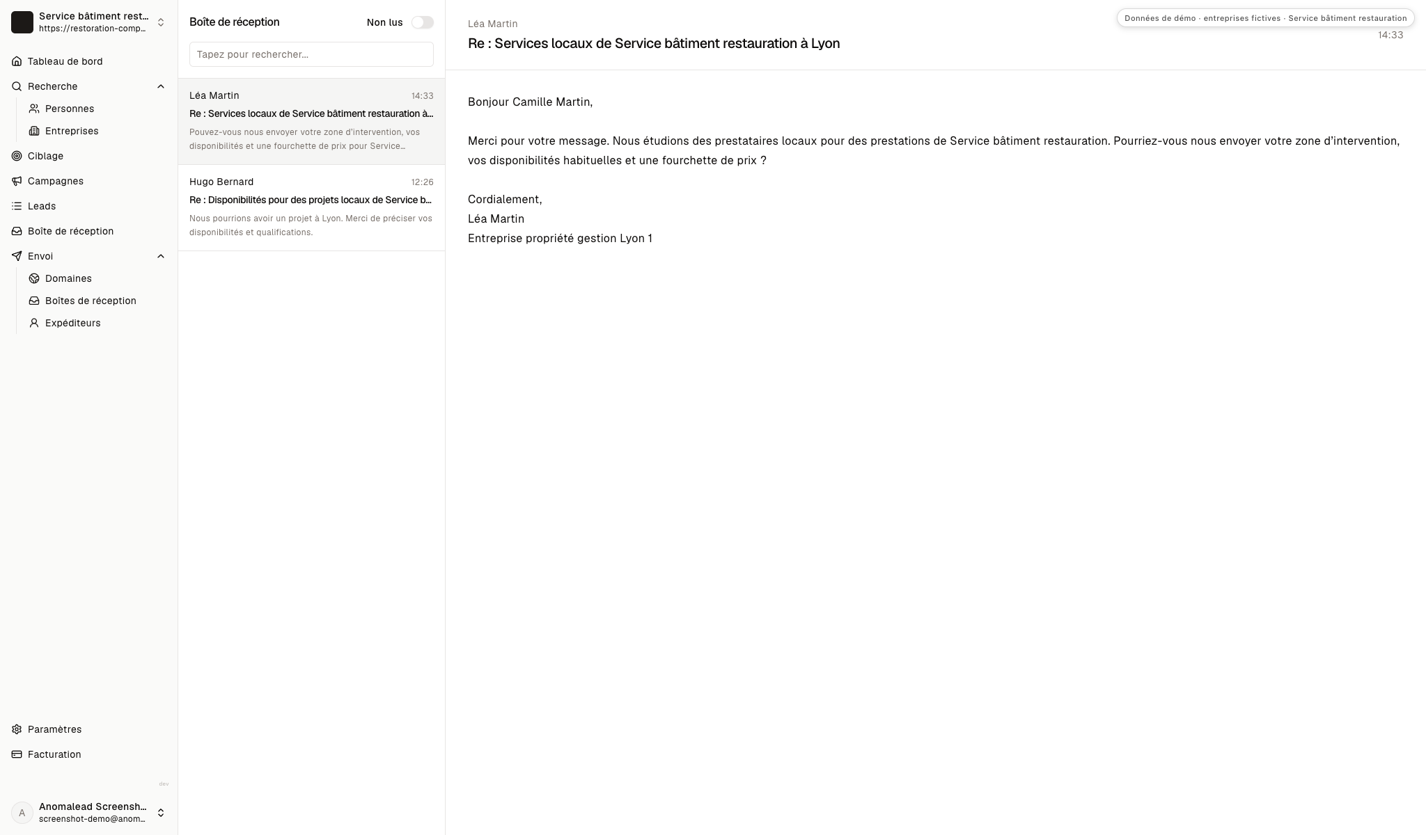 Boîte de réception présentant deux réponses fictives à une prise de contact de restauration immobilière.