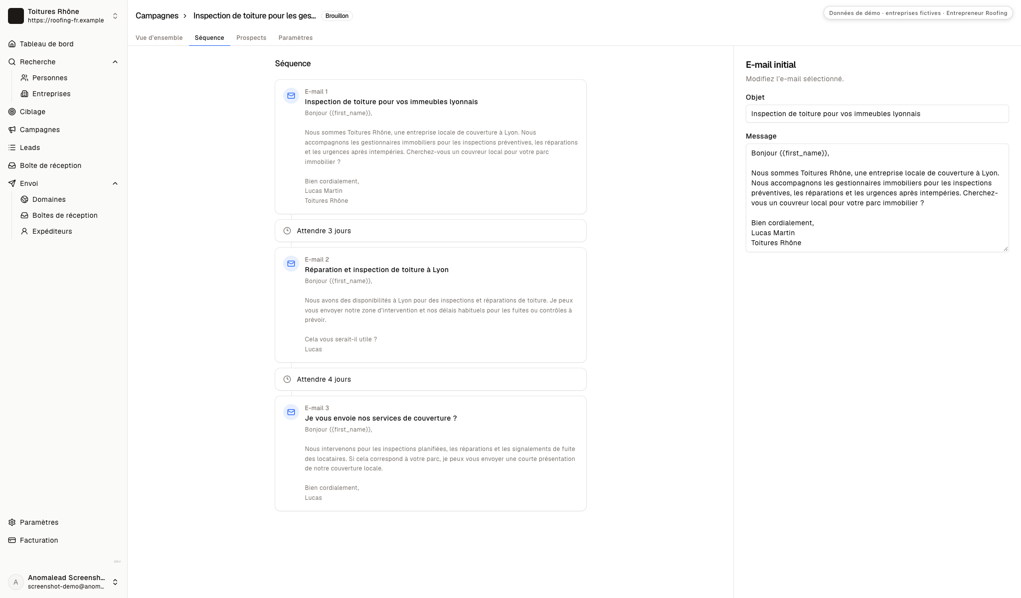 L’éditeur affiche une séquence de trois courriels de prospection en couverture avec deux délais d’attente entre les messages.