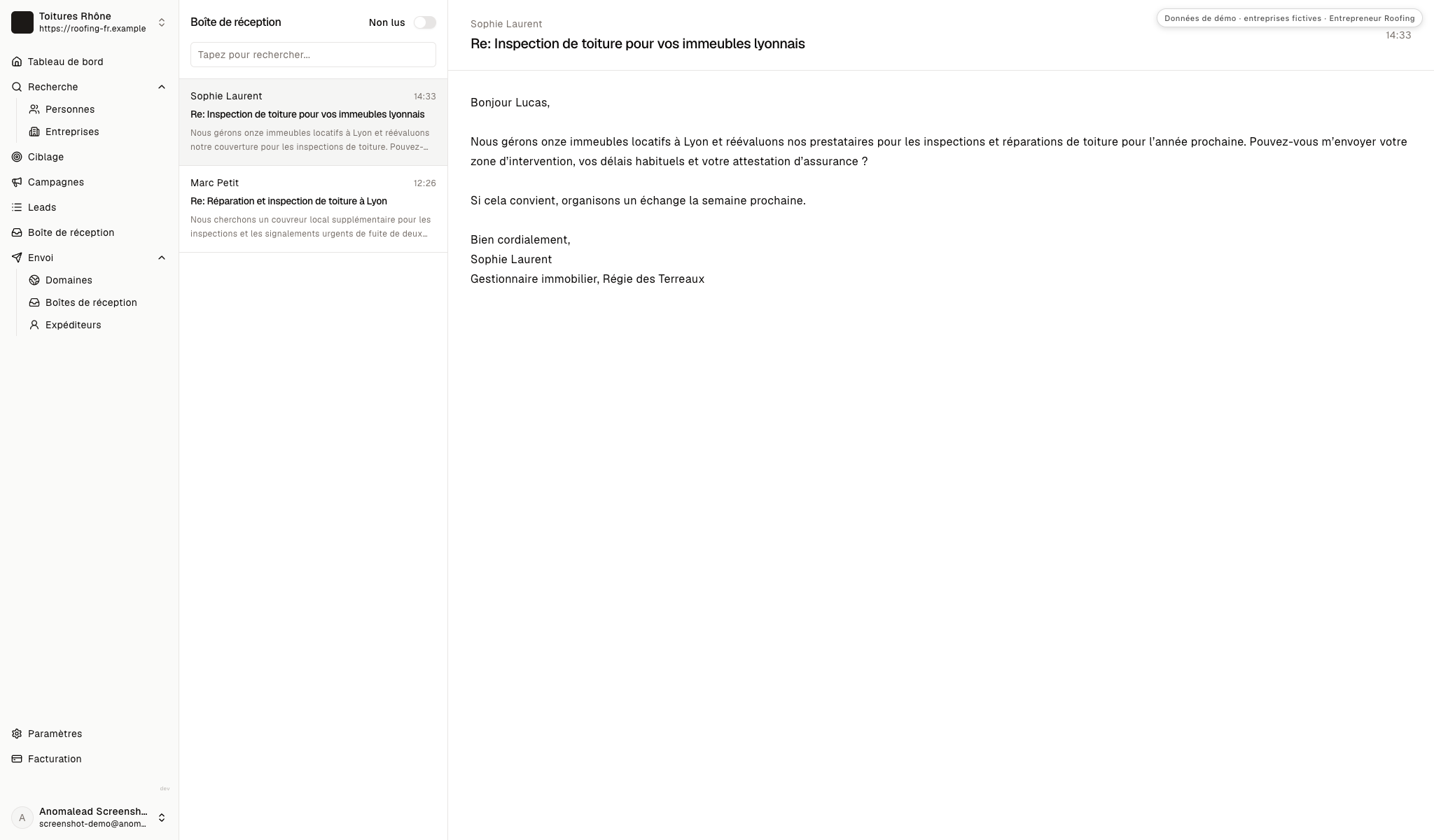 La boîte de réception de démonstration contient deux réponses fictives de Sophie Laurent et Marc Petit sur la couverture des travaux de toiture.