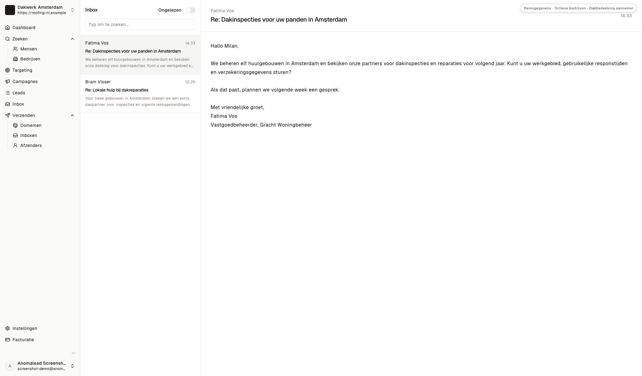 Twee fictieve antwoorden over dakdekking staan in de inbox, waaronder vragen van Fatima Vos en Bram Visser.