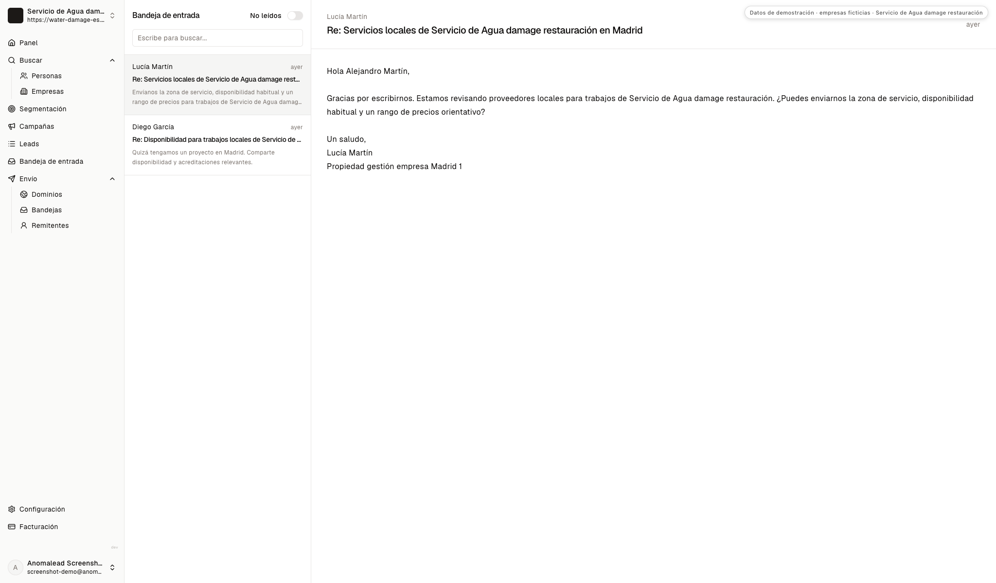 Bandeja con dos respuestas ficticias; la abierta solicita zona, disponibilidad y precio orientativo.
